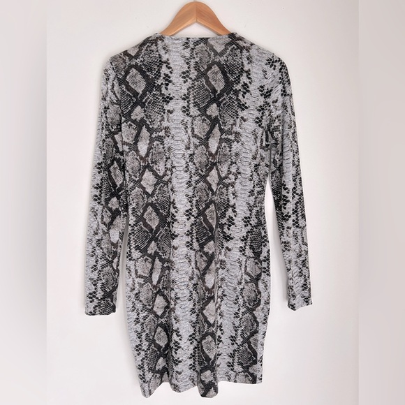 Beautiful Michael Kors V neck Snakeskin Pattern Long Sleeved Dress - Picture 2 of 5